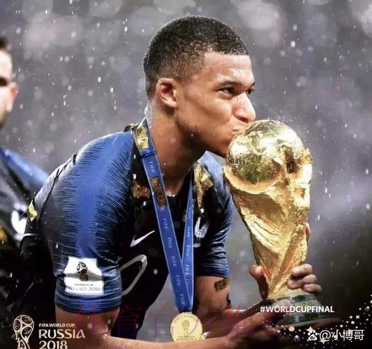 官方：56场43球5助 姆巴佩当选皇马赛季最佳球员